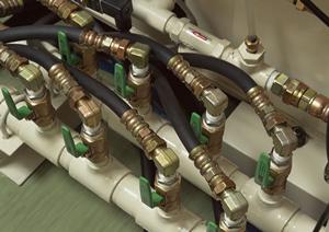 幅広いタイプの中古機械を扱う業者